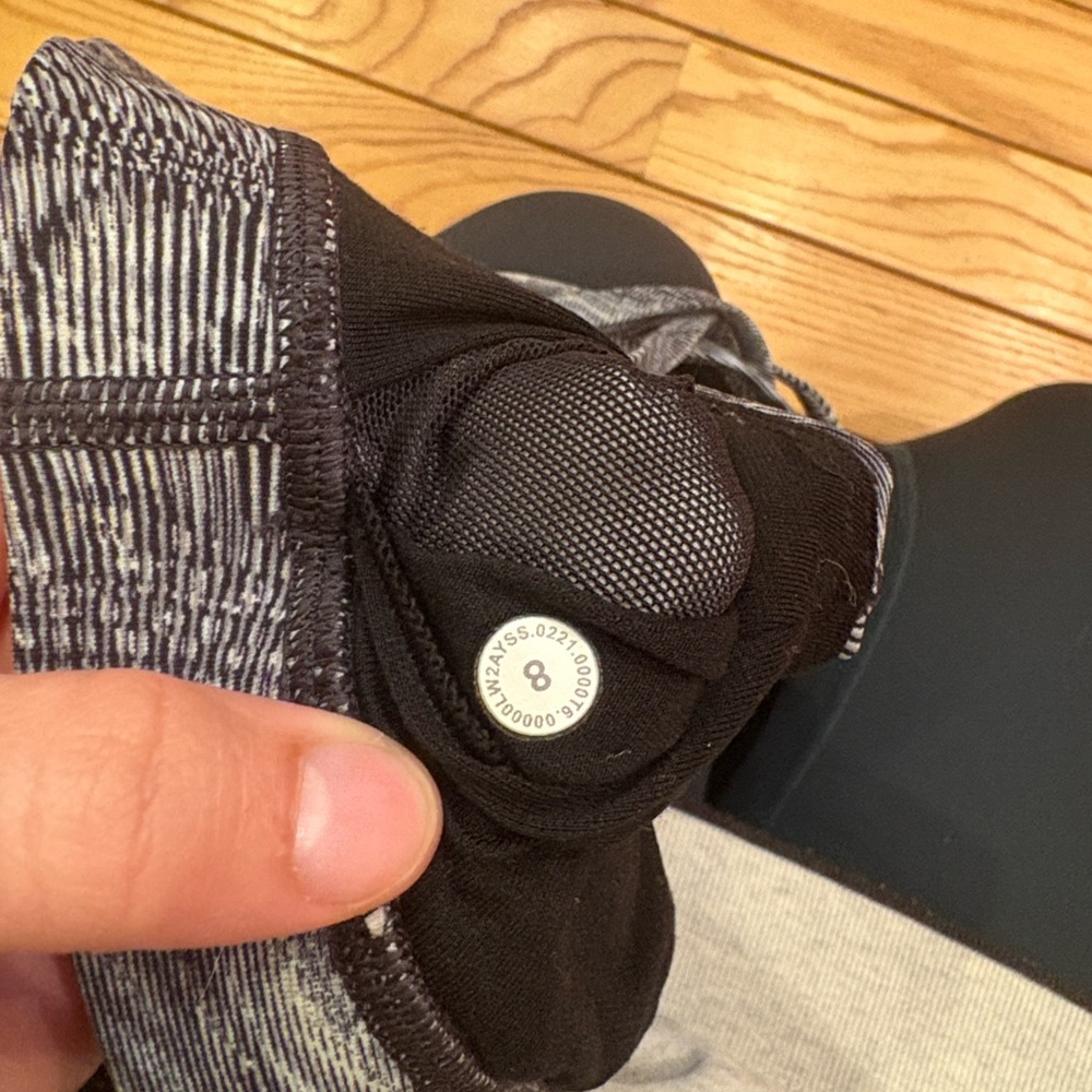 Lululemon Size 8 Energy Bra in Dimensional Icing Blue Multi-Color. - Picture 6 of 7